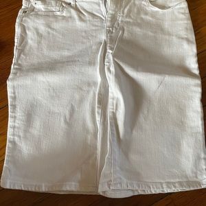 GAP Capri shorts